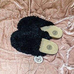 So brand fuzzy clogs